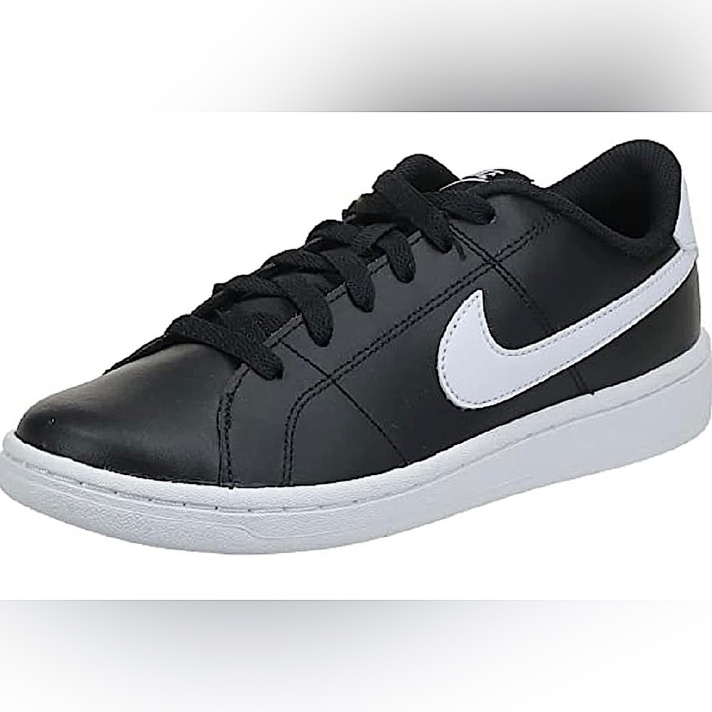 NWOT NikeCourt Vision Low Women’s black and white sneakers🖤🤍